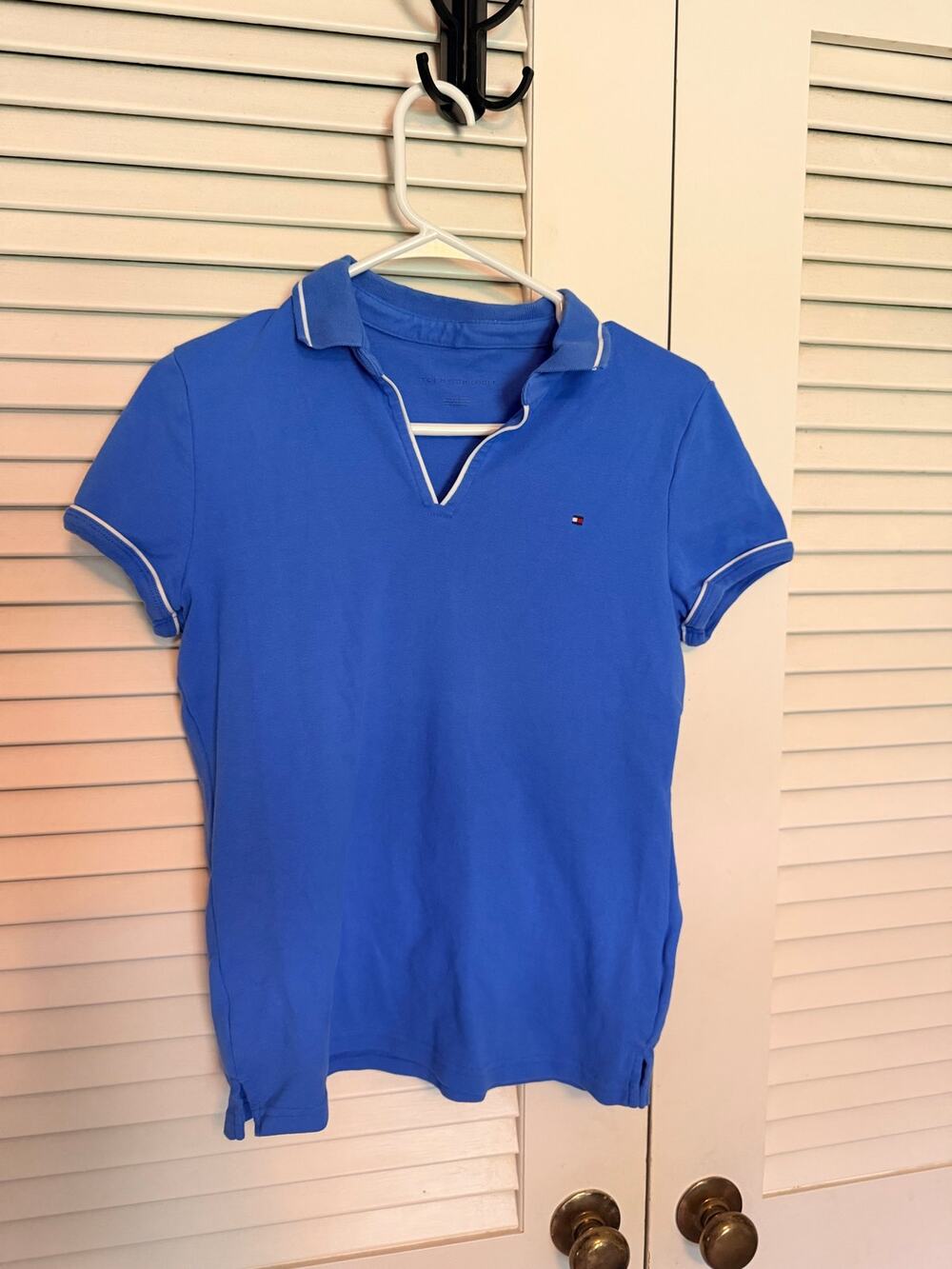 Blue Tommy Hilfiger buttonless V-neck polo Y2K Medium